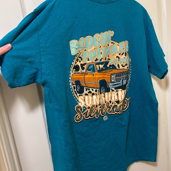 🤪3/$10 Girlie Girl Morgan Wallen shirt - Picture 5 of 5